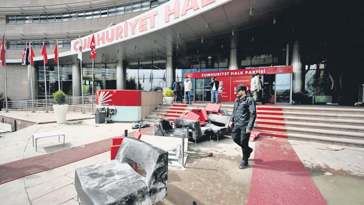 Foto - CHP’nin Yeni Parti’ye yönelik "hırsızlık" suçlamasında şok detaylar: Araç motorlarının içine şeker dökmüşler