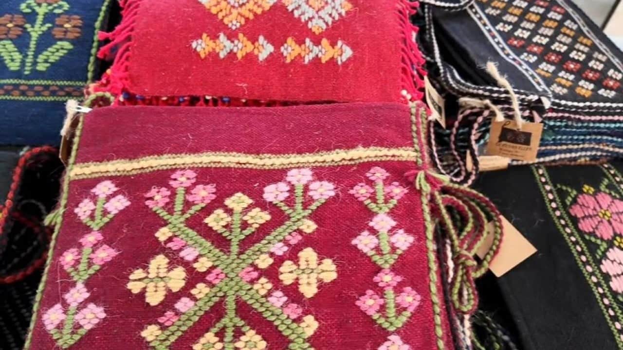 Foto - Cicim dokuma ‘Dokuyan Eller’de hayat buluyor Her bir ilmekte 200 yıllık tarih var
