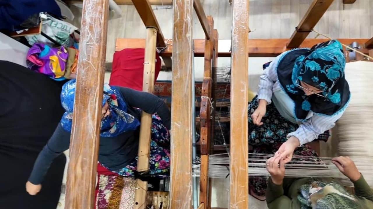 Foto - Cicim dokuma ‘Dokuyan Eller’de hayat buluyor Her bir ilmekte 200 yıllık tarih var