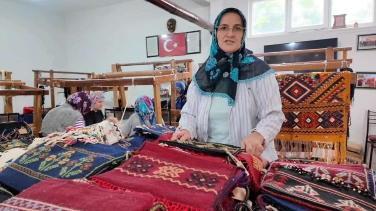 Foto - Cicim dokuma ‘Dokuyan Eller’de hayat buluyor Her bir ilmekte 200 yıllık tarih var