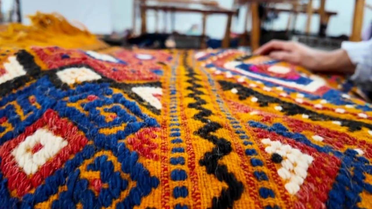 Foto - Cicim dokuma ‘Dokuyan Eller’de hayat buluyor Her bir ilmekte 200 yıllık tarih var
