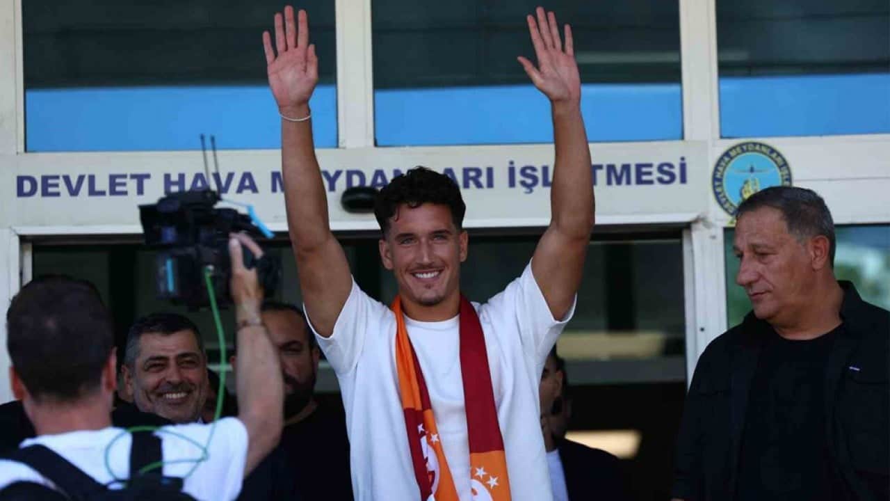 Cim Bom genç golcüsüne kavuştu! Milli yıldız Deniz Gül İstanbul’da