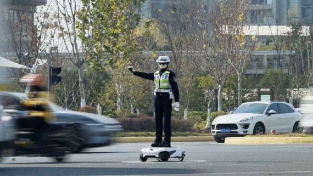 Foto - Çin sokaklarında yeni dönem! Trafik denetimini robot polisler yapıyor