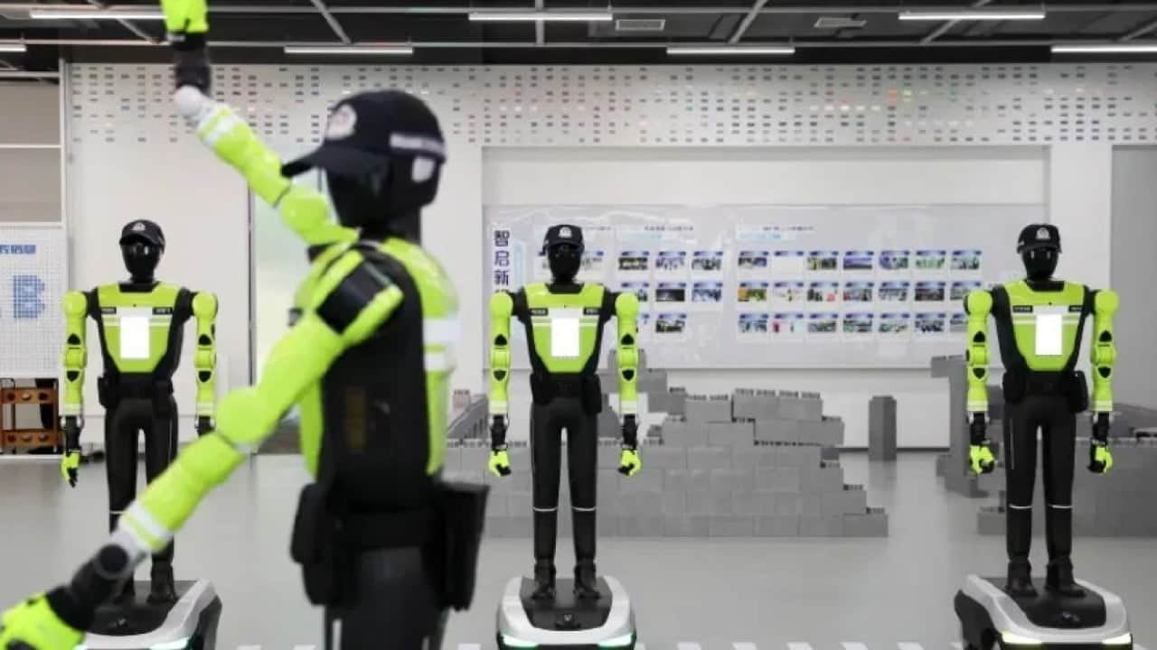 Foto - Çin sokaklarında yeni dönem! Trafik denetimini robot polisler yapıyor