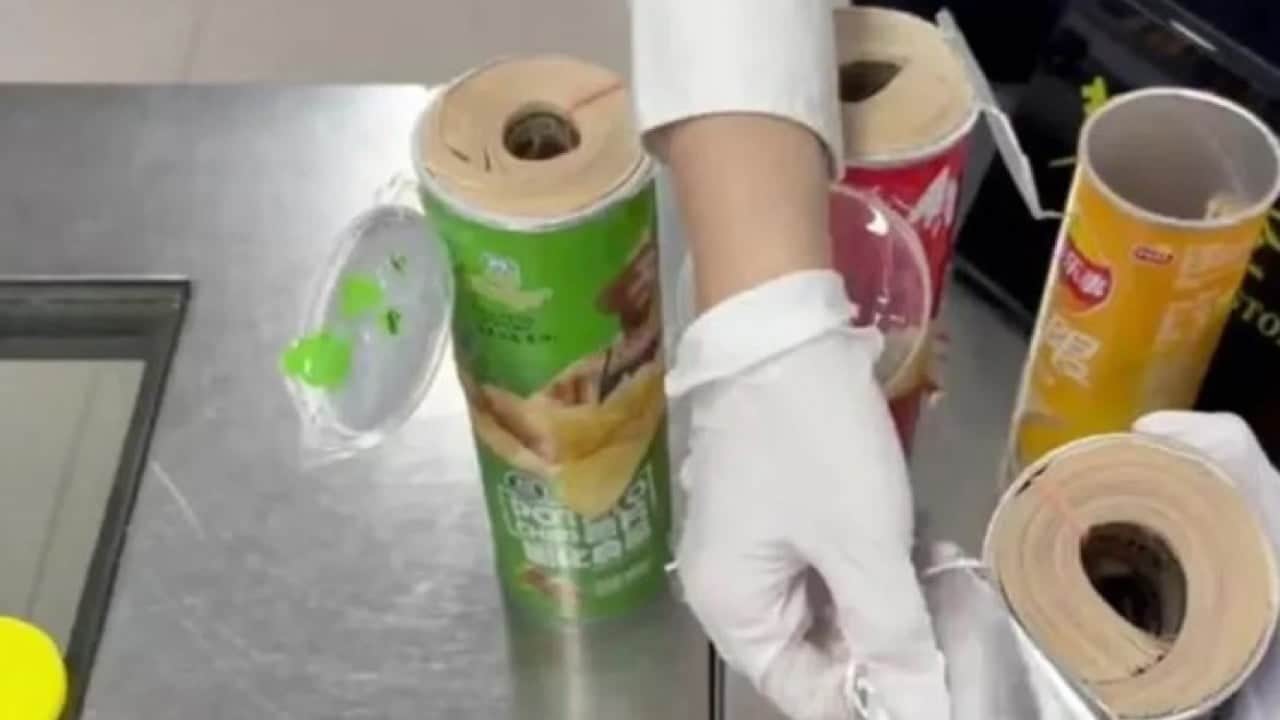 Foto - Cips kutularından bakın ne çıktı! Memurları şaşkına çeviren olay