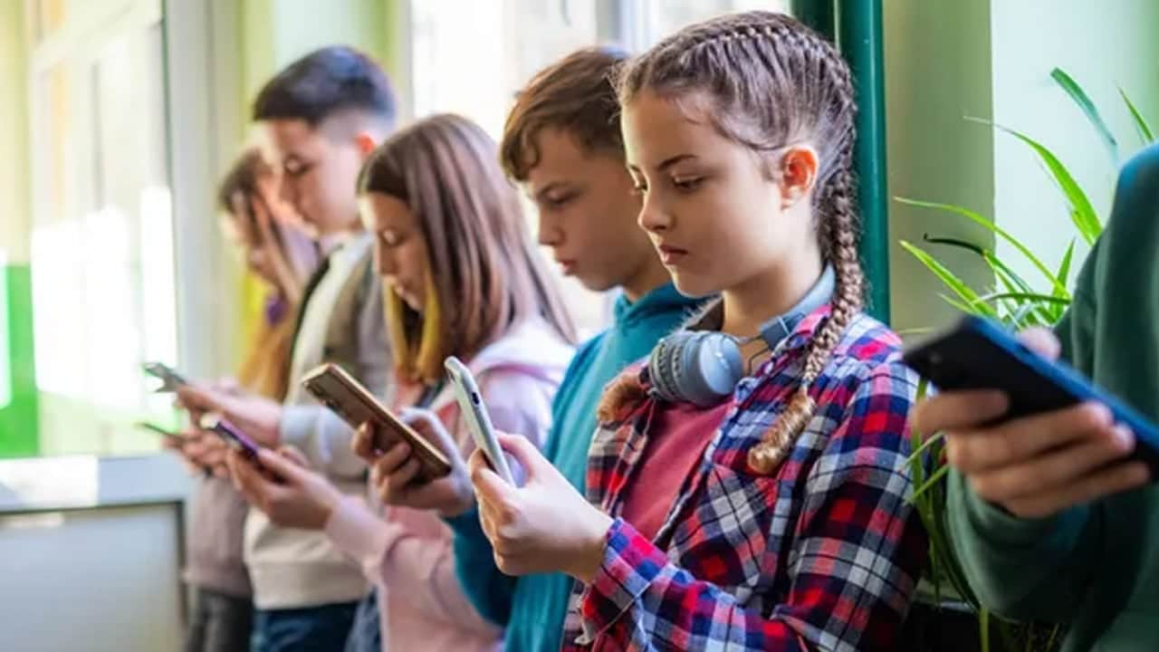 Foto - Çocuk freni... Avrupa’da sosyal medyaya yasak: Teknoloji şirketi olacak 