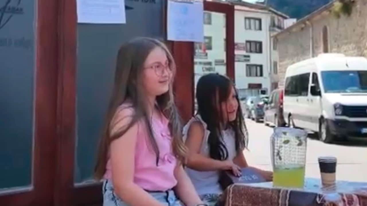 Foto - Çocukların masumiyeti yürekleri ısıttı! ‘Şikayet var’ şakasına el yapımı 