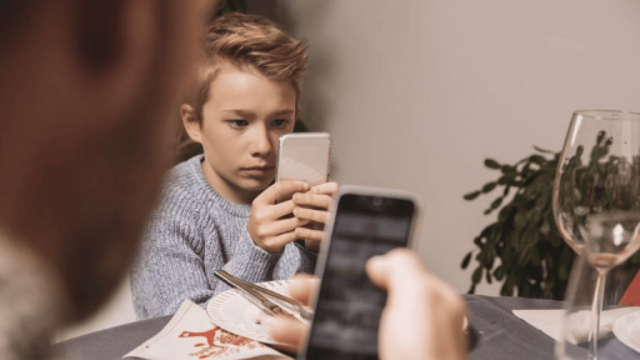 Foto - Çocukların zihinleri ekran kıskacında! Cep telefonları dikkatlerini çalıyor