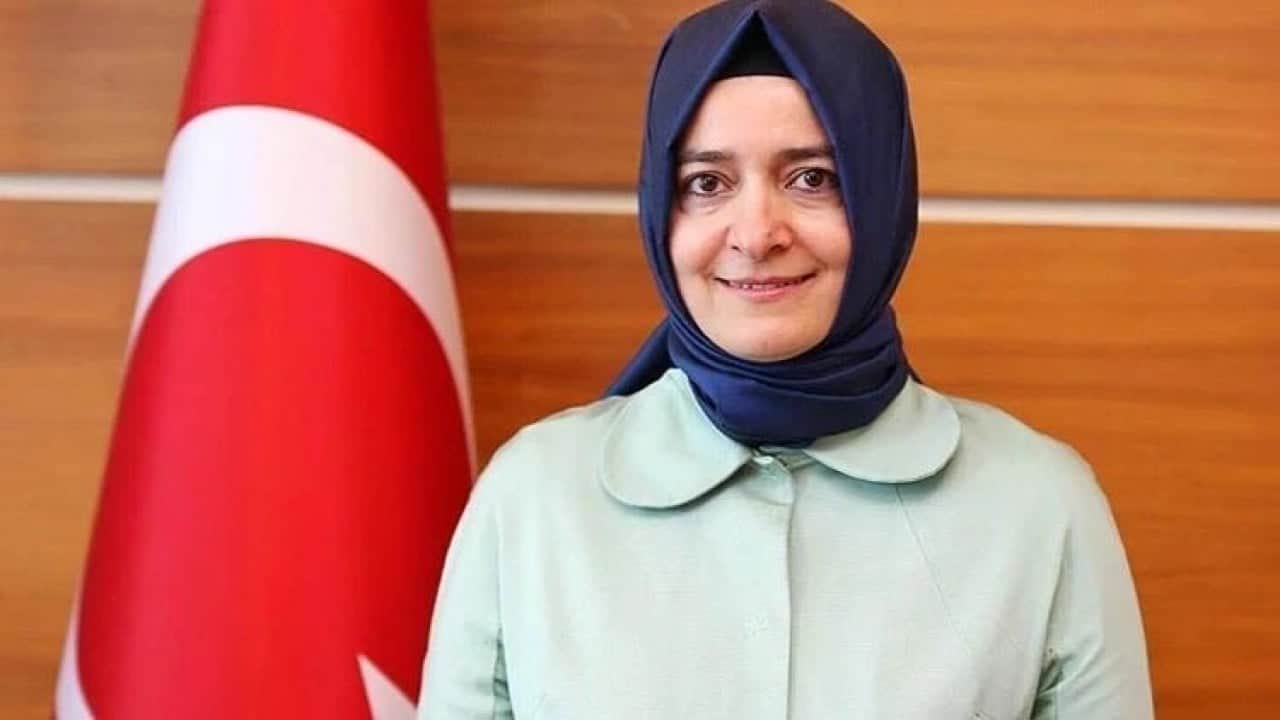 Foto - Çok konuşulacak çıkış: Fatma Betül Sayan Kaya yalnız değildir! Paramızı ona yedirdiler diyecekler