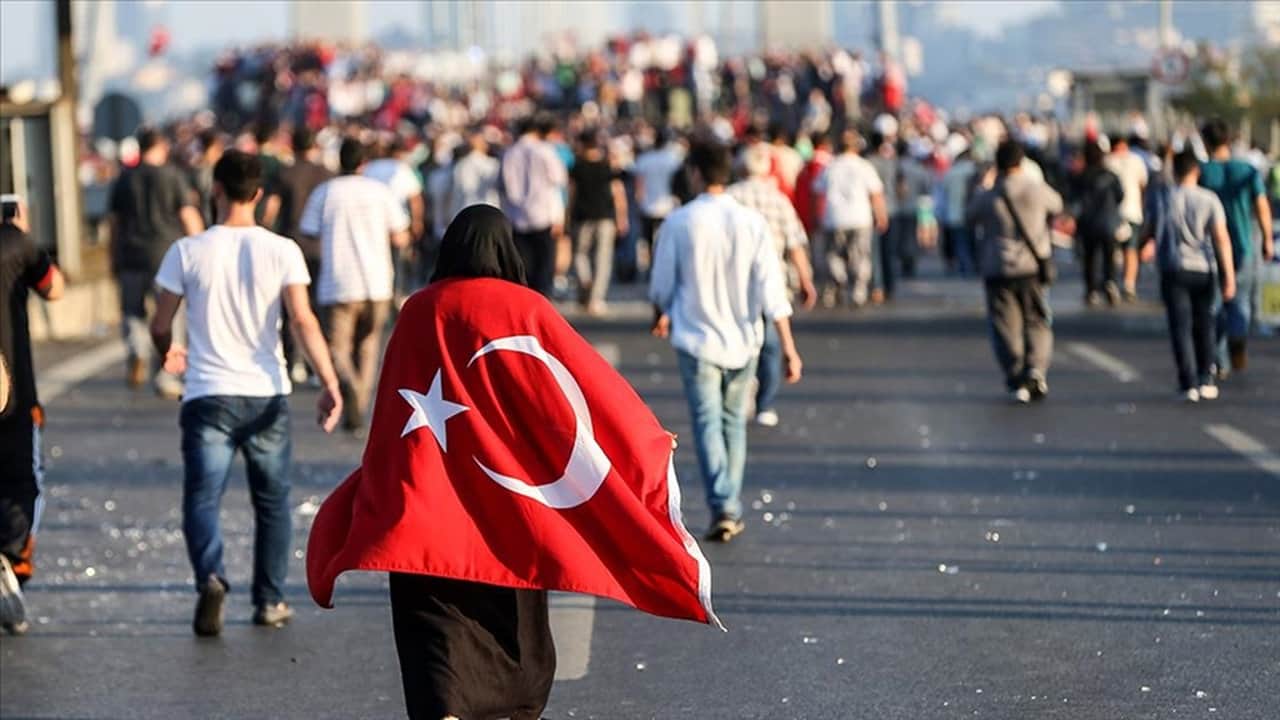 Foto - Cumhurbaşkanı Erdoğan, 15 Temmuz gecesindeki o detayı ilk defa anlattı: İki rekât namaz kılarak...