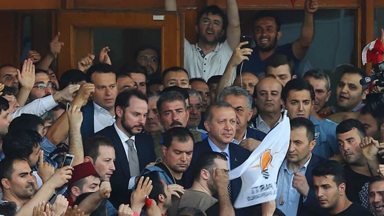 Foto - Cumhurbaşkanı Erdoğan, 15 Temmuz gecesindeki o detayı ilk defa anlattı: İki rekât namaz kılarak...