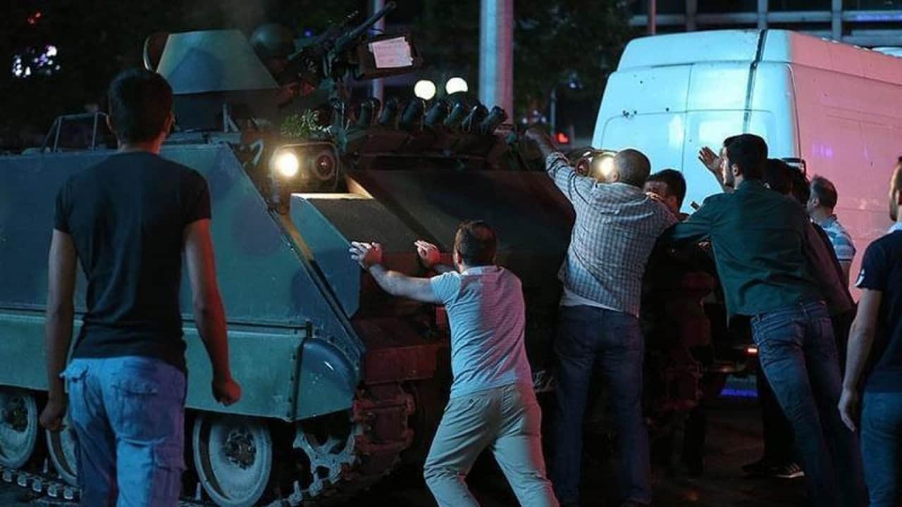 Foto - Cumhurbaşkanı Erdoğan, 15 Temmuz gecesindeki o detayı ilk defa anlattı: İki rekât namaz kılarak...