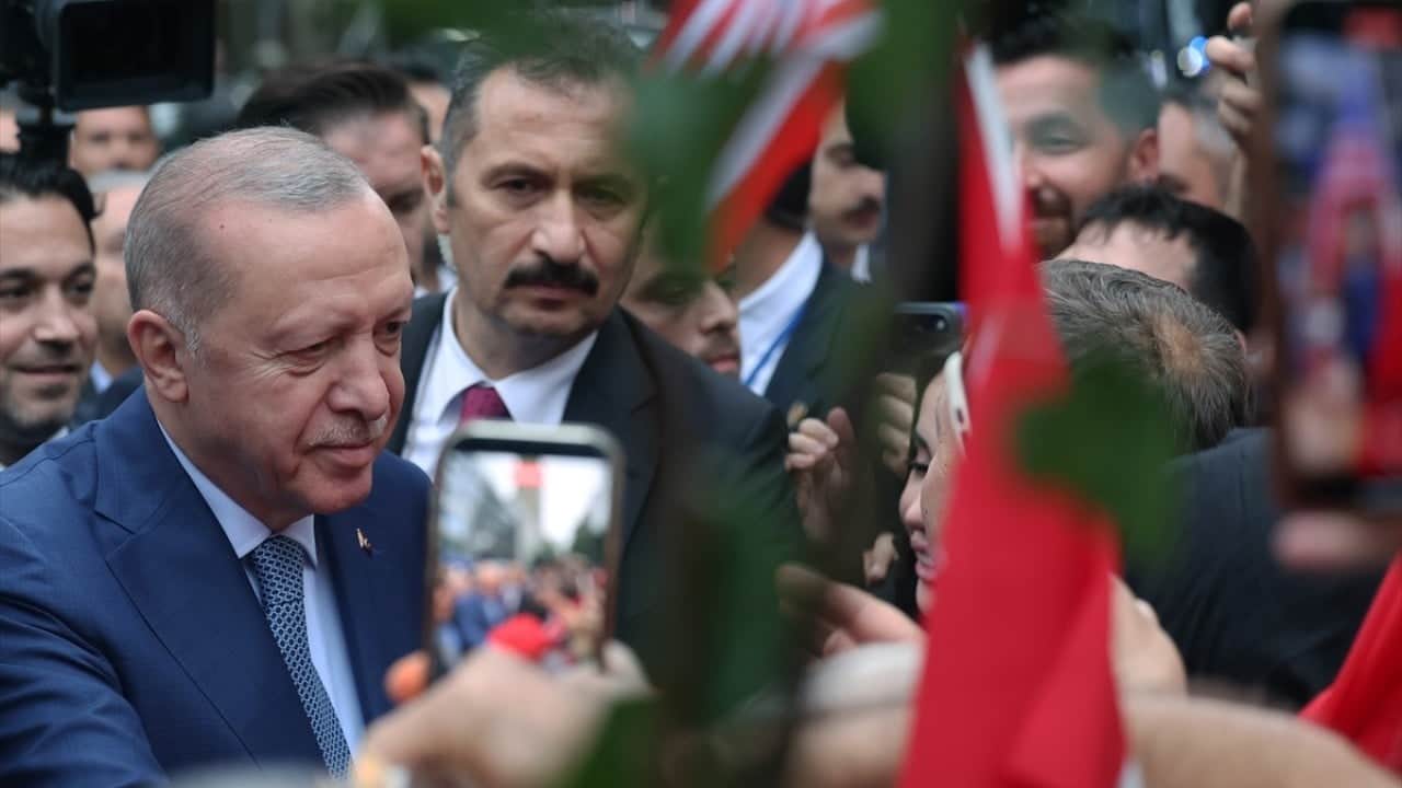 Foto - Cumhurbaşkanı Erdoğan, ABD'deki Türkevi'ne girişinde sevgi gösterileriyle karşılandı