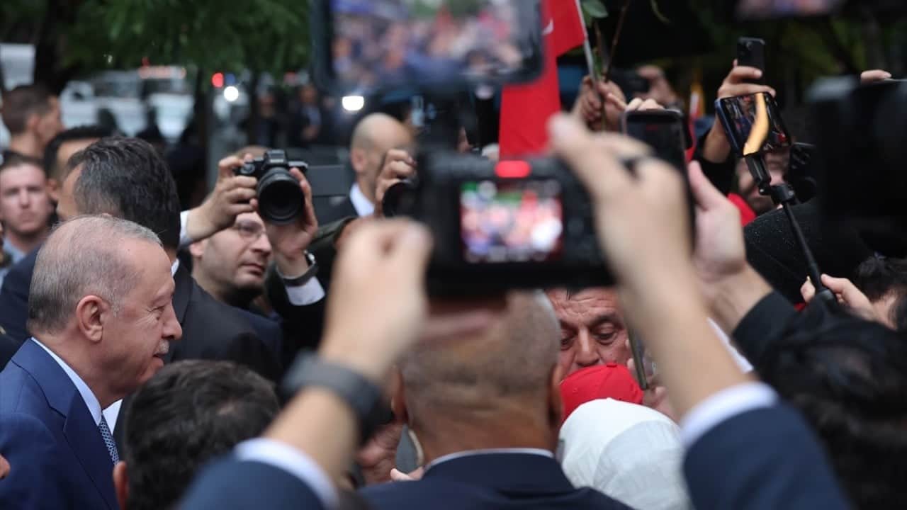 Foto - Cumhurbaşkanı Erdoğan, ABD'deki Türkevi'ne girişinde sevgi gösterileriyle karşılandı