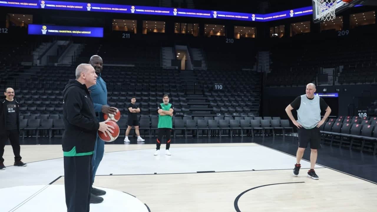 Foto - Cumhurbaşkanı Erdoğan, efsane basketbolcu Shaquille O'Neal ile basketbol oynadı