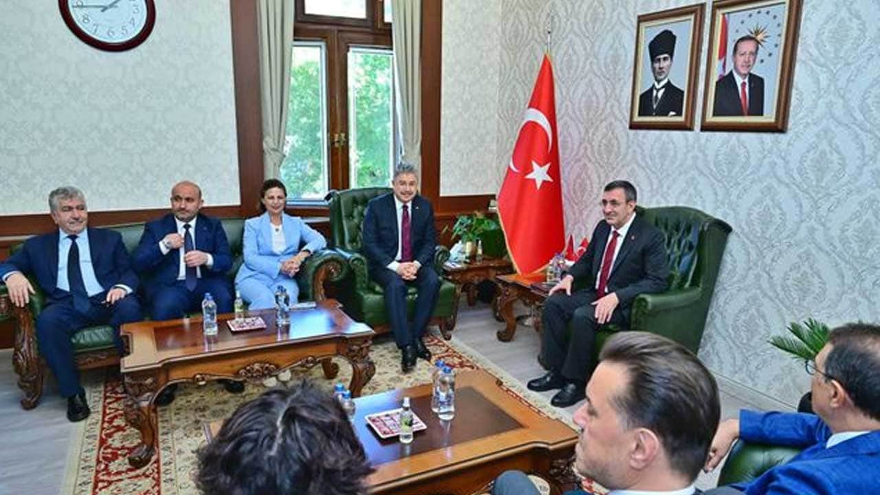 Foto - Cumhurbaşkanı Yardımcısı Cevdet Yılmaz'dan dikkat çeken 'yastık altı' açıklaması