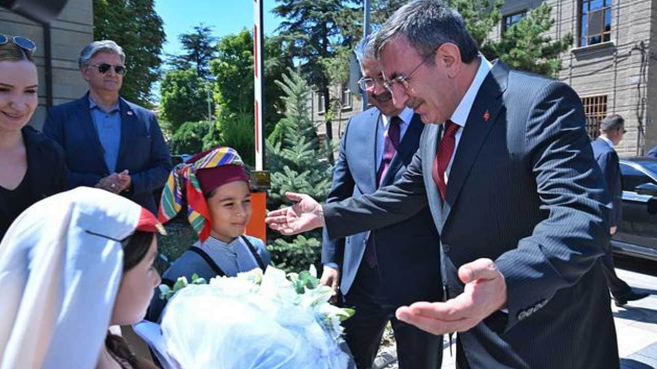 Foto - Cumhurbaşkanı Yardımcısı Cevdet Yılmaz'dan dikkat çeken 'yastık altı' açıklaması