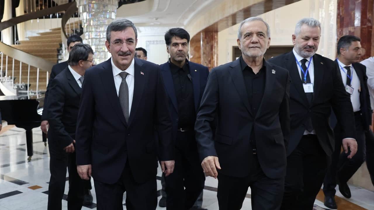 Foto - Cumhurbaşkanı Yardımcısı Yılmaz Tahran’da! İran Cumhurbaşkanı Pezeşkiyan ile bir araya geldi