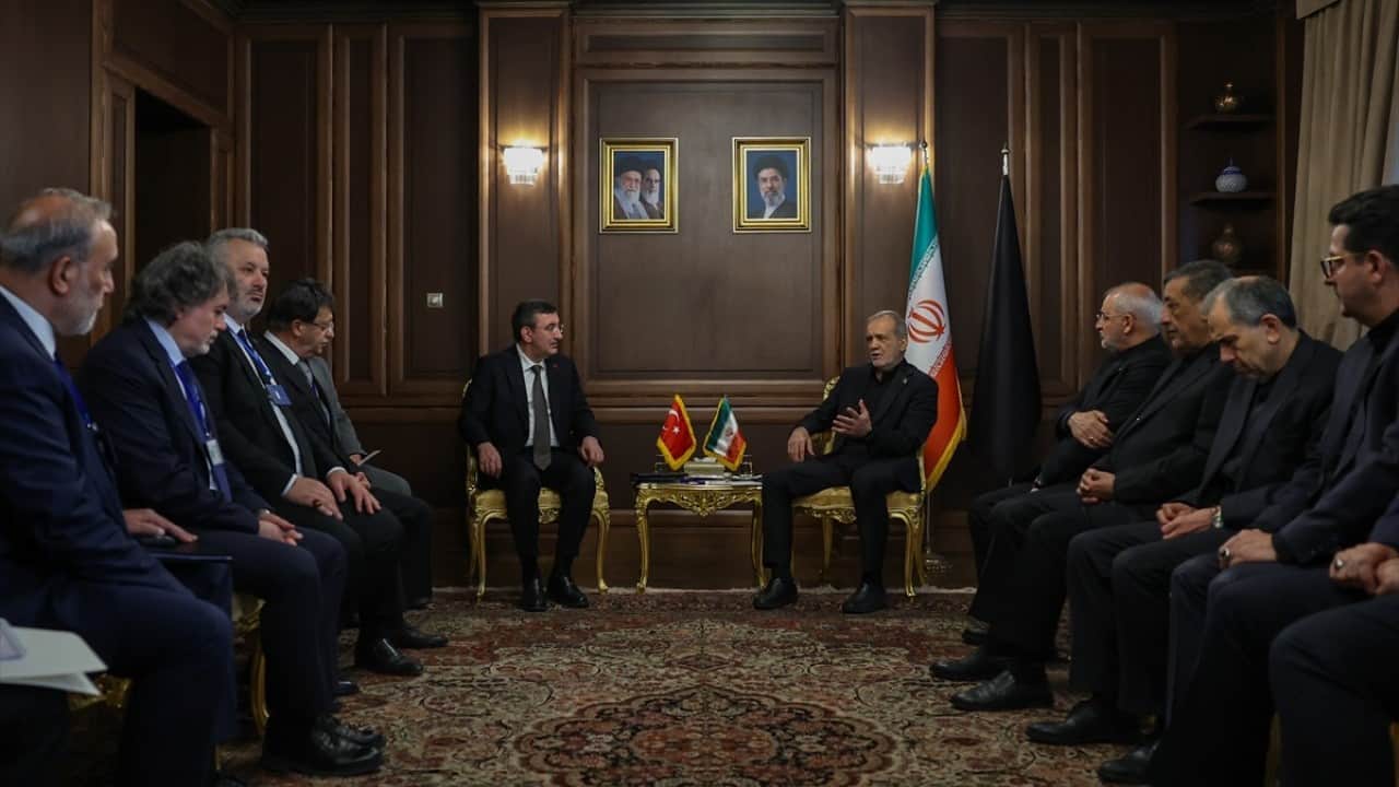 Foto - Cumhurbaşkanı Yardımcısı Yılmaz Tahran’da! İran Cumhurbaşkanı Pezeşkiyan ile bir araya geldi