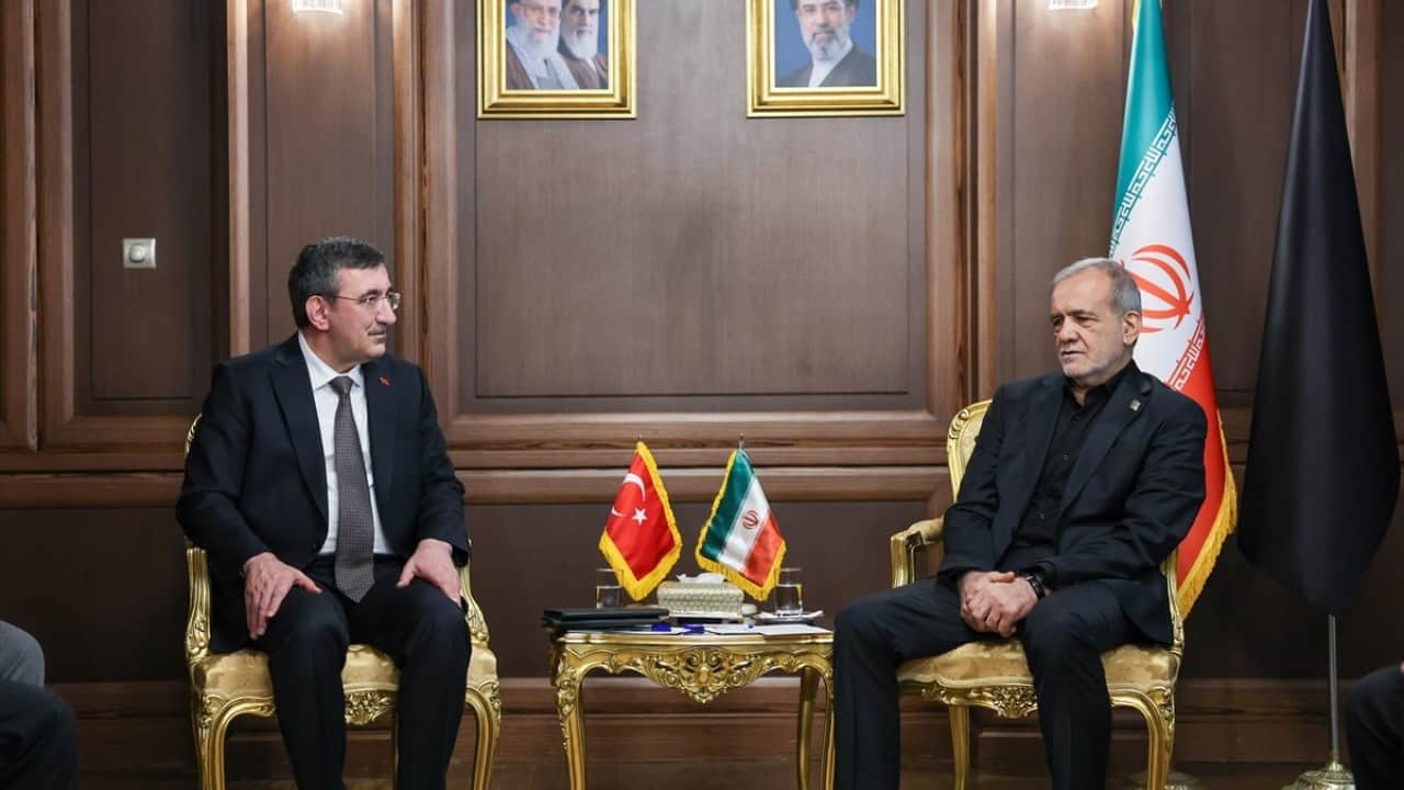 Foto - Cumhurbaşkanı Yardımcısı Yılmaz Tahran’da! İran Cumhurbaşkanı Pezeşkiyan ile bir araya geldi