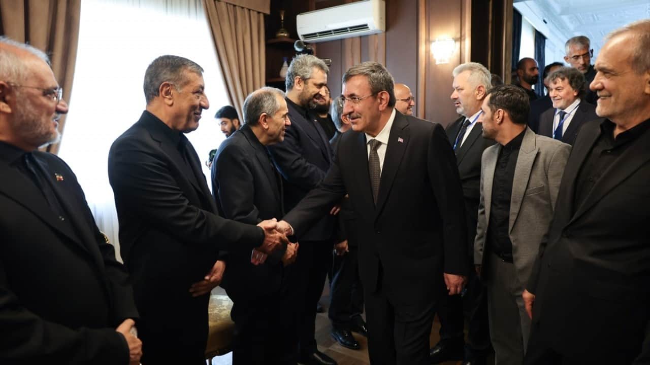 Foto - Cumhurbaşkanı Yardımcısı Yılmaz Tahran’da! İran Cumhurbaşkanı Pezeşkiyan ile bir araya geldi