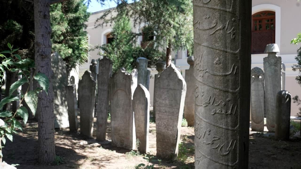 Foto - Cumhurbaşkanlığı himayesinde… Mezar taşlarına kazınan tarih kayıt altında 