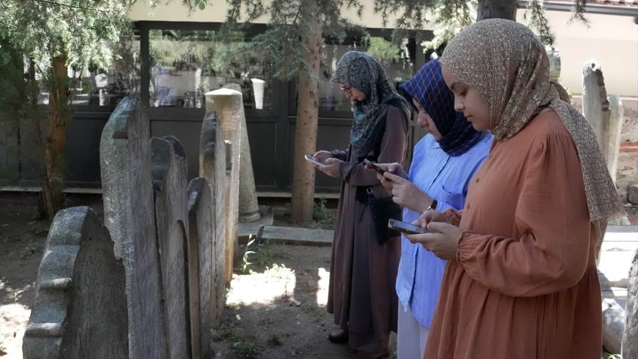 Foto - Cumhurbaşkanlığı himayesinde… Mezar taşlarına kazınan tarih kayıt altında 
