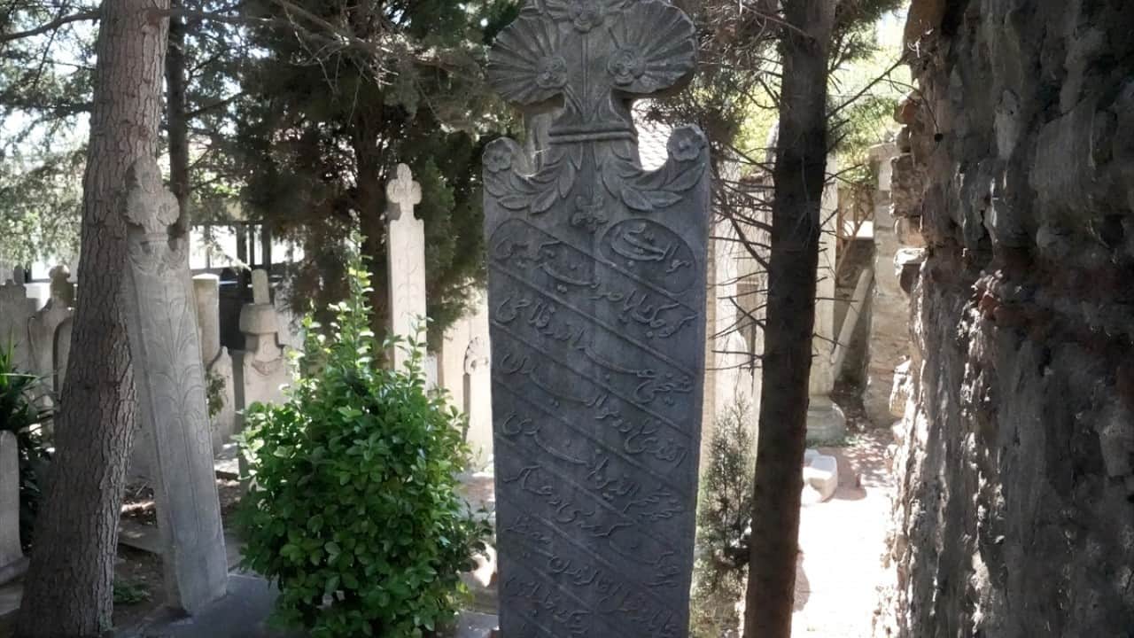 Foto - Cumhurbaşkanlığı himayesinde… Mezar taşlarına kazınan tarih kayıt altında 