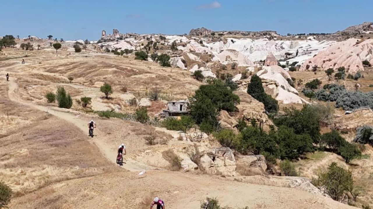 Foto - Dağ Bisikleti Şampiyonası’nda Kapadokya’da pedal basıp teker çevirdiler