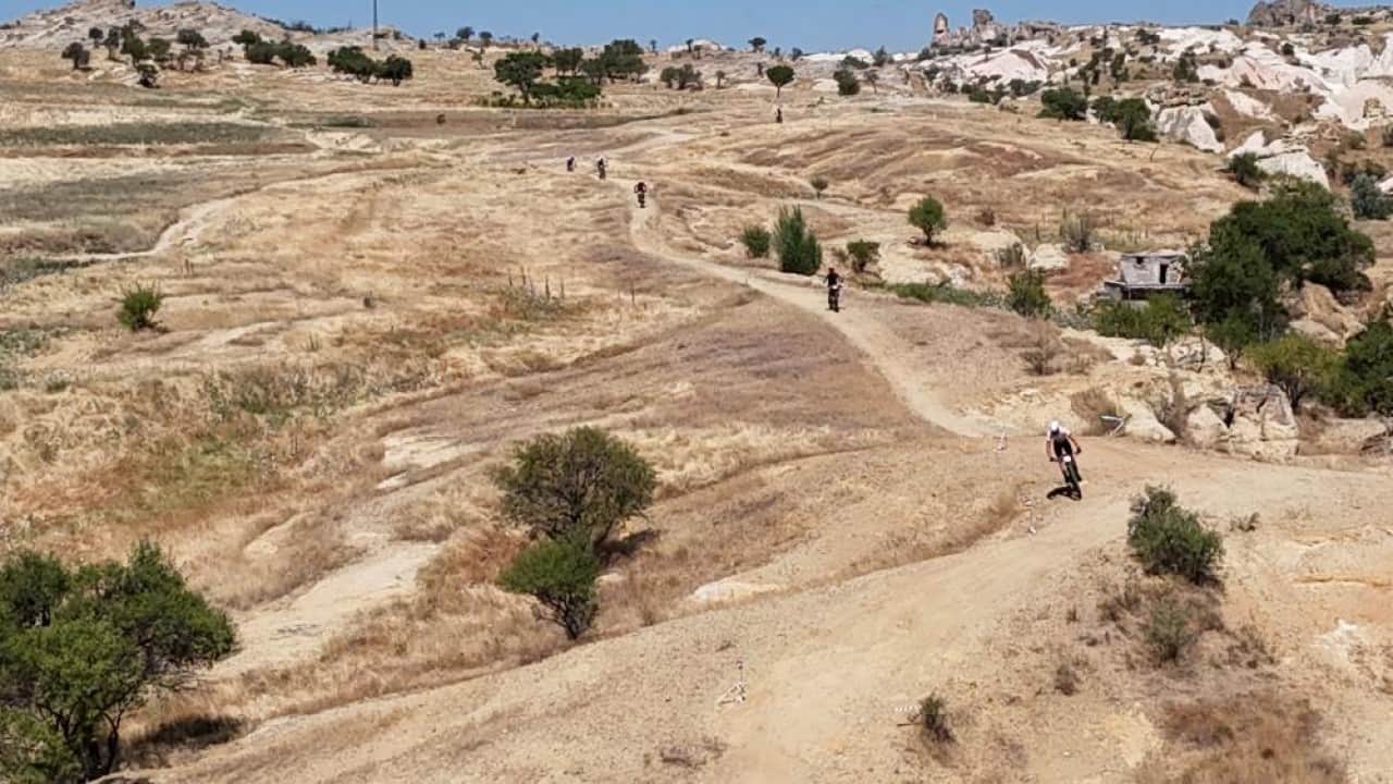 Foto - Dağ Bisikleti Şampiyonası’nda Kapadokya’da pedal basıp teker çevirdiler
