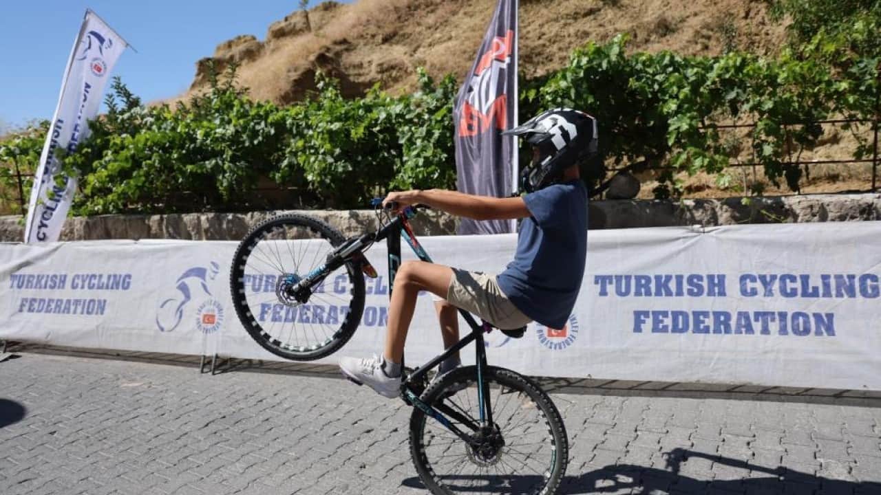 Foto - Dağ Bisikleti Şampiyonası’nda Kapadokya’da pedal basıp teker çevirdiler