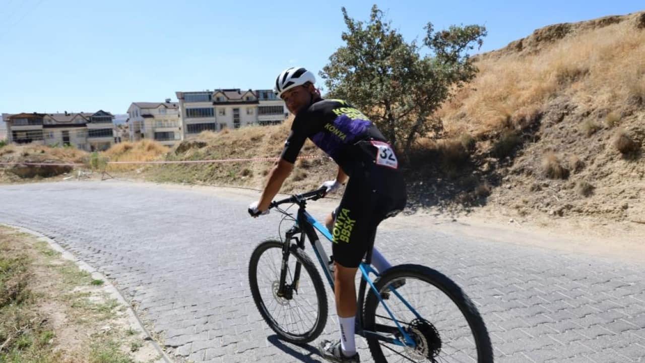 Foto - Dağ Bisikleti Şampiyonası’nda Kapadokya’da pedal basıp teker çevirdiler