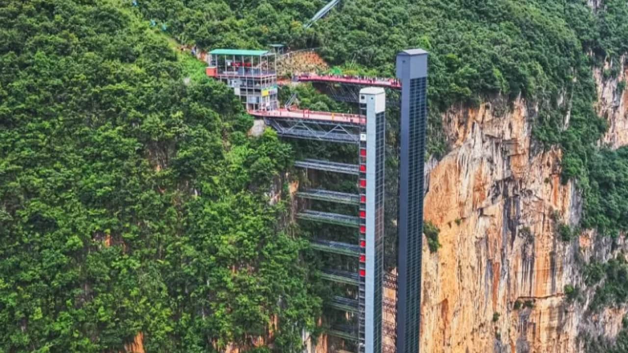 Dağın yamacına 288 metrelik asansör: 3 saatlik yol 30 dakikaya indi!