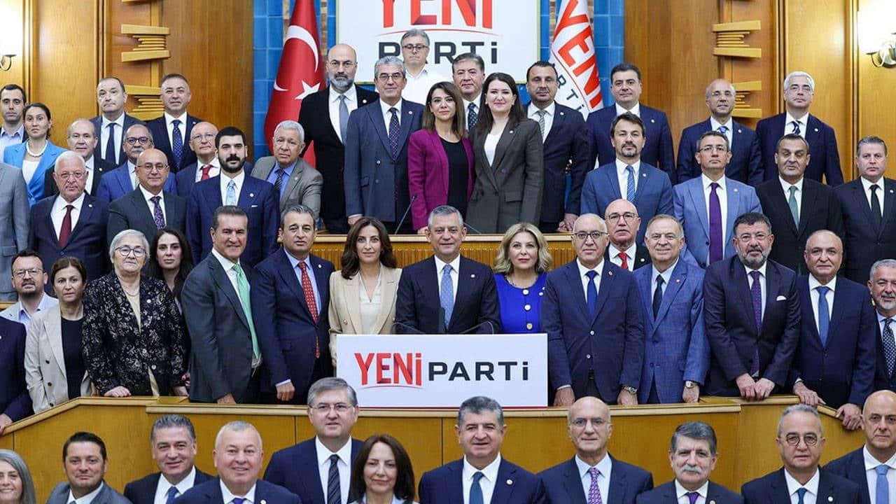 Foto - Daha yeni kurulan Yeni Parti’de büyük kriz! 3 formülü apar topar masaya getirdiler