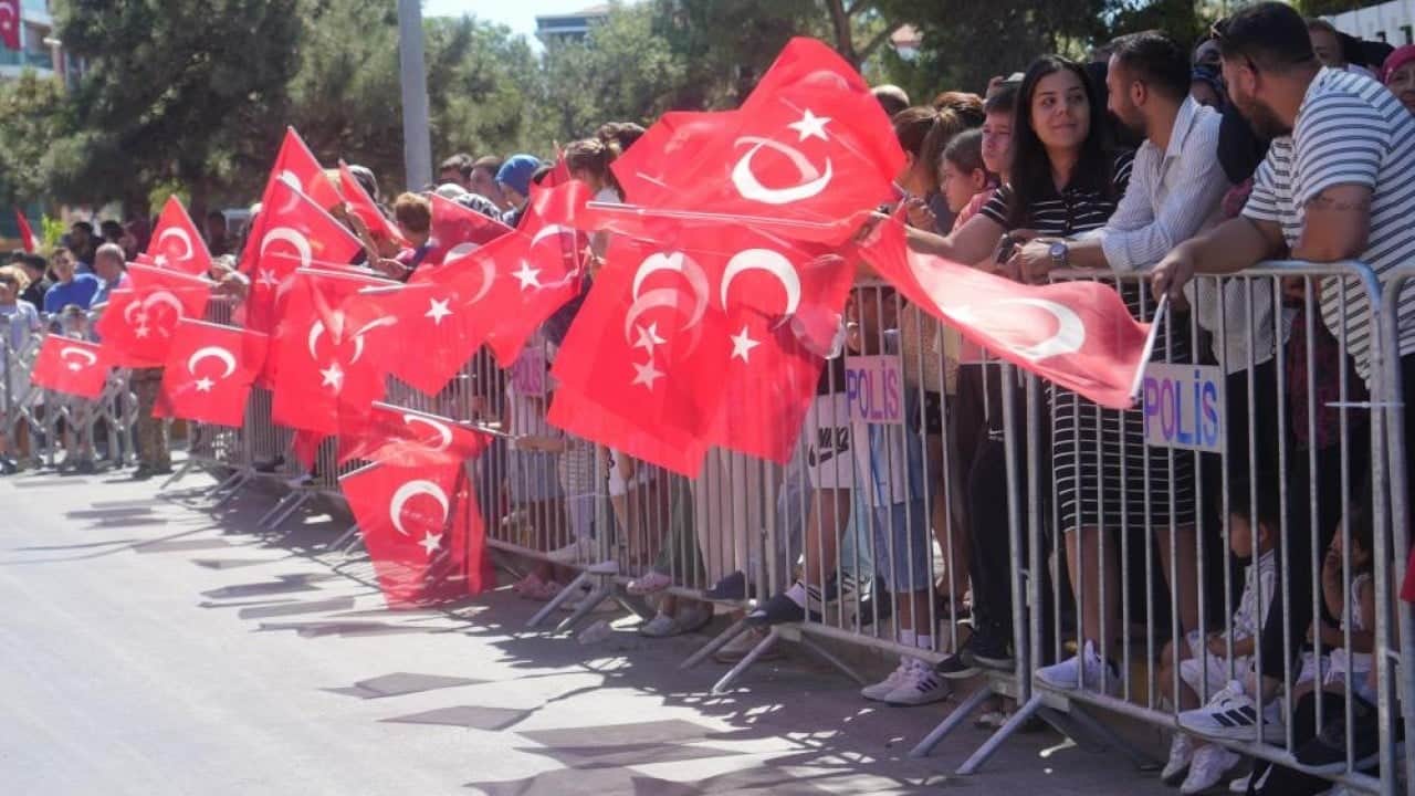 Foto - Dana derisi giyip at kılından bıyık taktılar Tülütabaklar korku saçtı