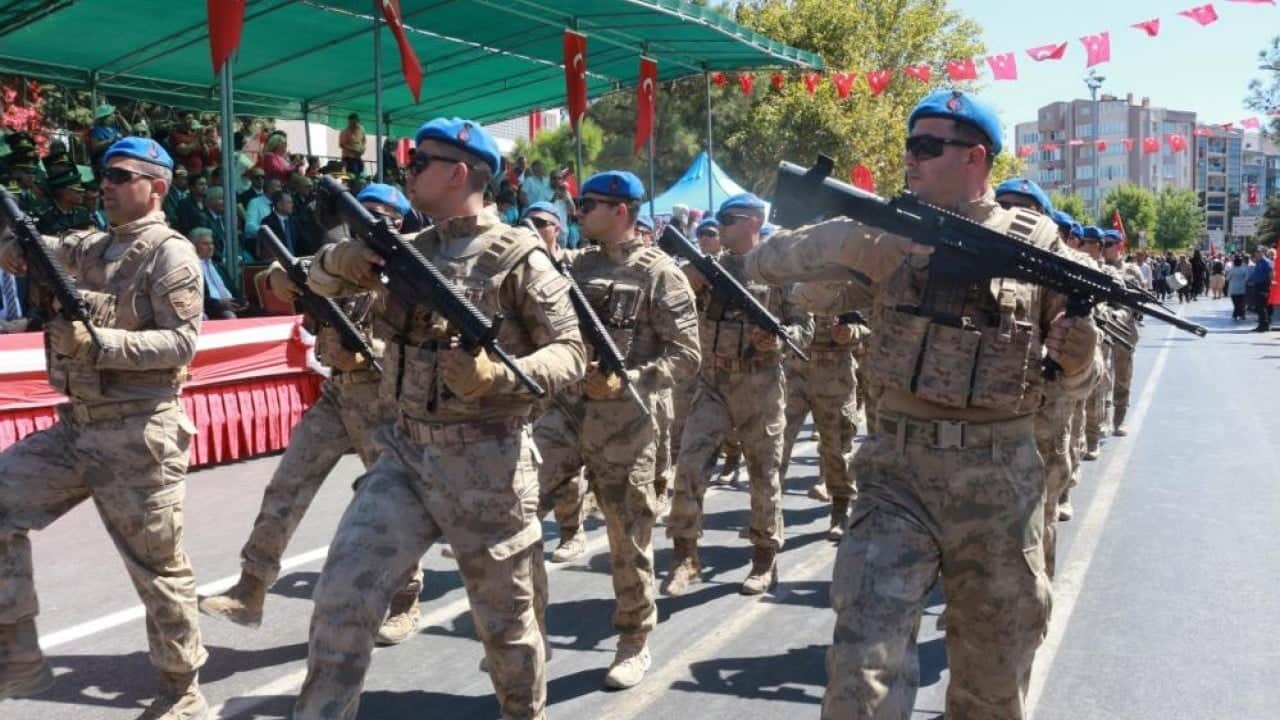 Foto - Dana derisi giyip at kılından bıyık taktılar Tülütabaklar korku saçtı