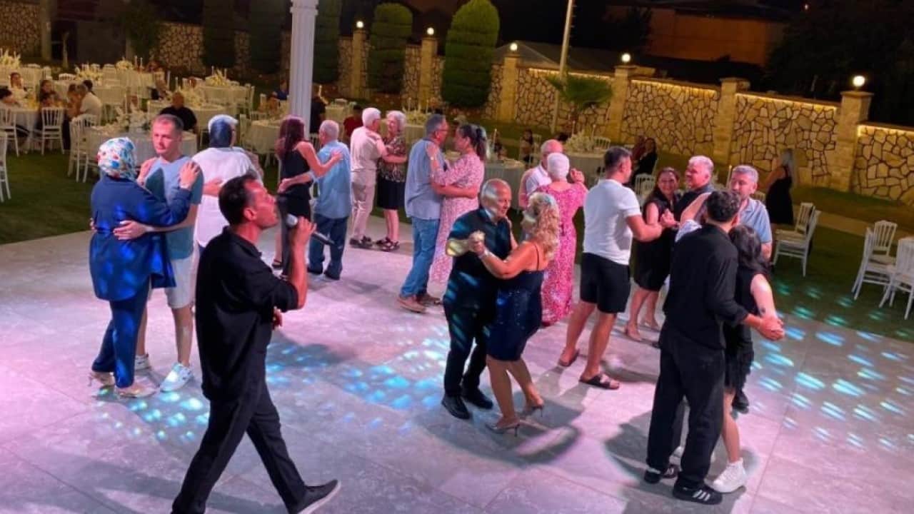 Foto - Davetliler gözlerine inanamadı! Bu düğünde damat var gelin yok