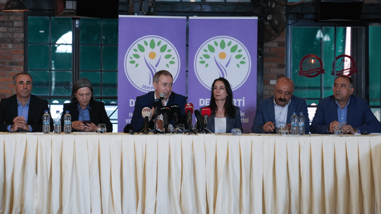Foto - DEM Parti, Alevi derneklerle bir araya geldi: Terörsüz Türkiye ile 86 milyon kazanacak