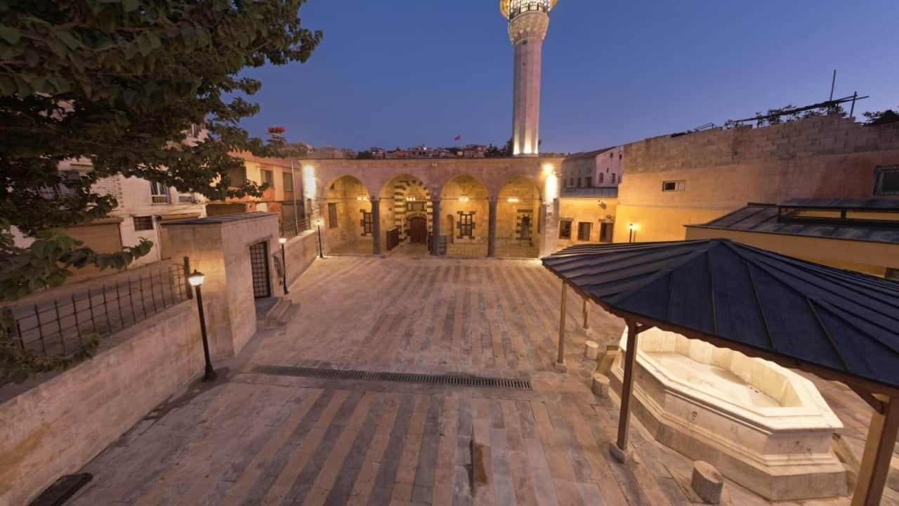 Foto - Depremde hasar gören iki tarihi cami Mevlid Kandili'nde ibadete açılıyor 