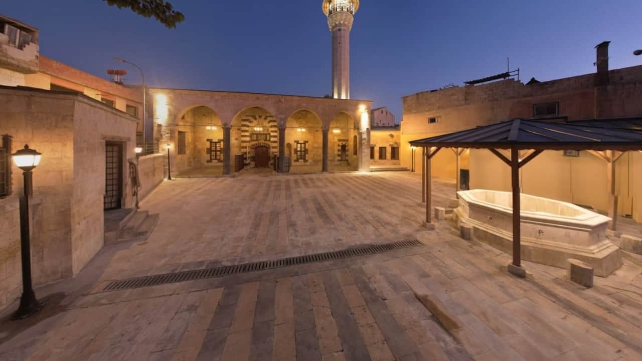 Foto - Depremde hasar gören iki tarihi cami Mevlid Kandili'nde ibadete açılıyor 