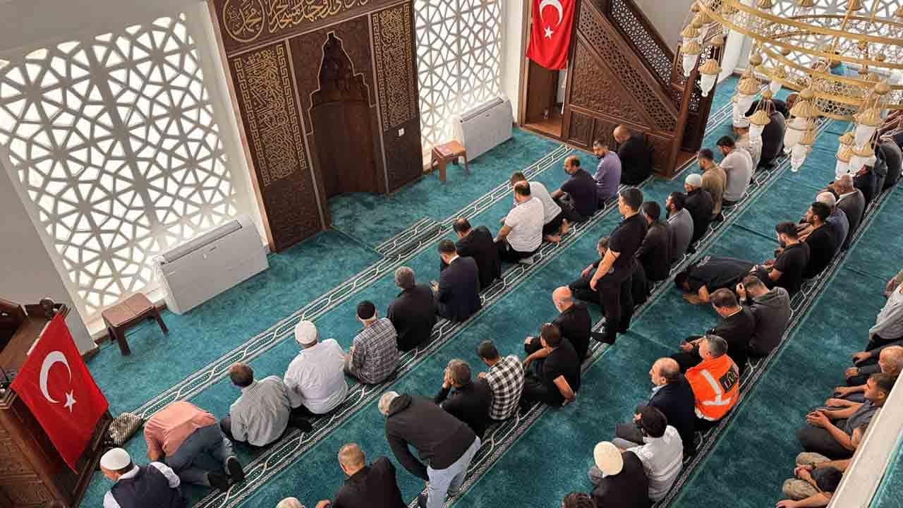 Foto - Depremin yaraları inşa edilen eserlerle sarılıyor: Hatay'da 136'ncı cami ibadete açıldı