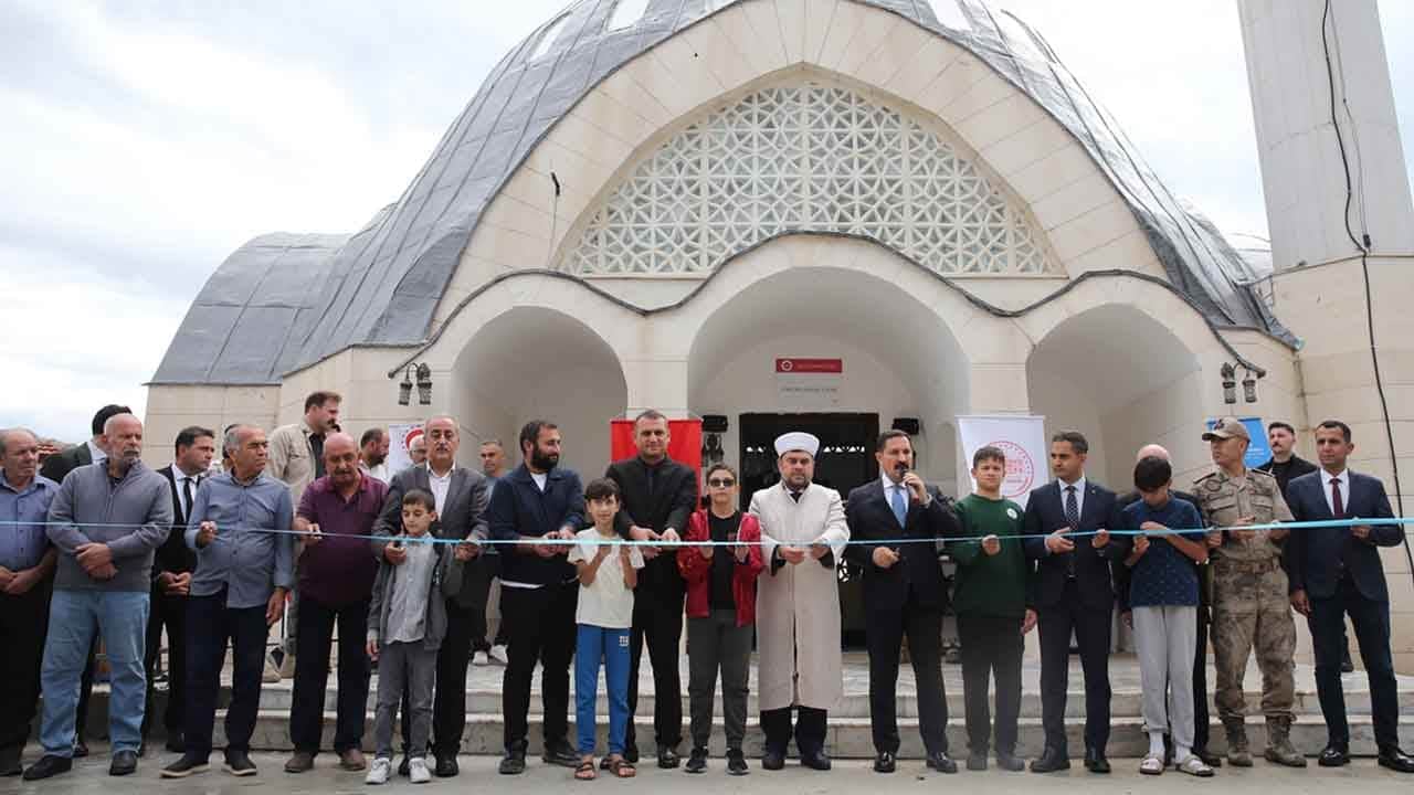Depremin yaraları inşa edilen eserlerle sarılıyor: Hatay'da 136'ncı cami ibadete açıldı