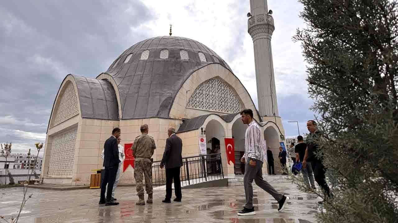 Foto - Depremin yaraları inşa edilen eserlerle sarılıyor: Hatay'da 136'ncı cami ibadete açıldı