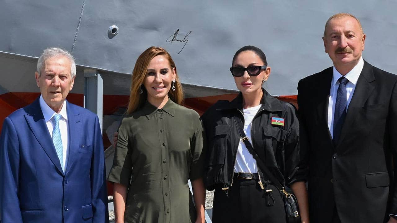 Foto - Aziz Yıldırım Aliyev ile buluştu! İşte teslim edilen İDA'lar