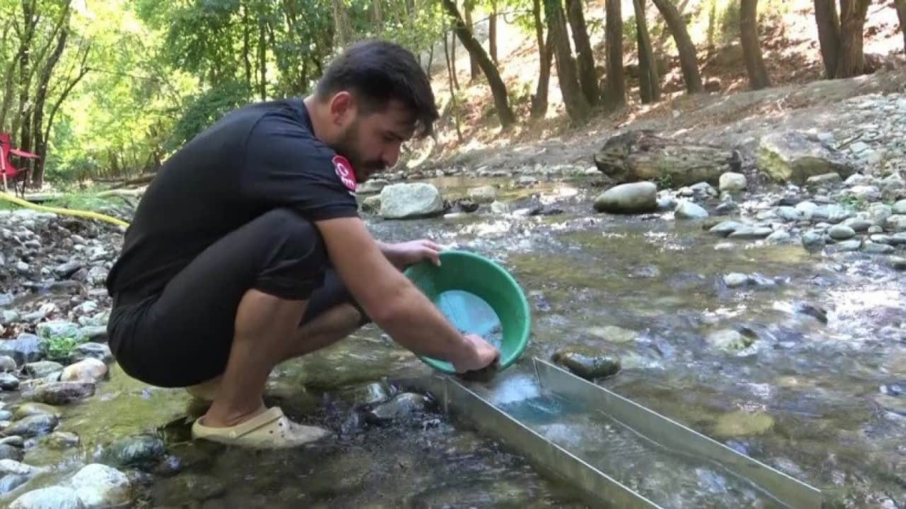 Foto - Derelerden servet çıkarıyor: Askerliği bıraktı, altın avcısı oldu!