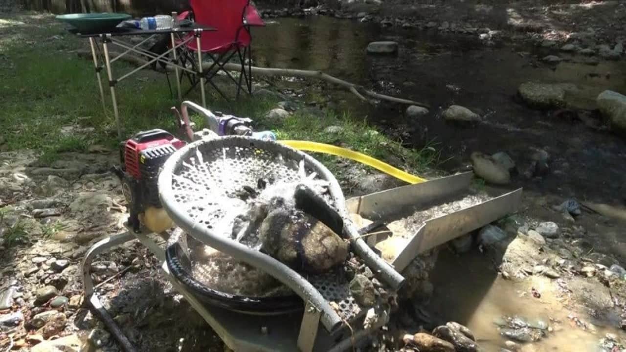 Foto - Derelerden servet çıkarıyor: Askerliği bıraktı, altın avcısı oldu!