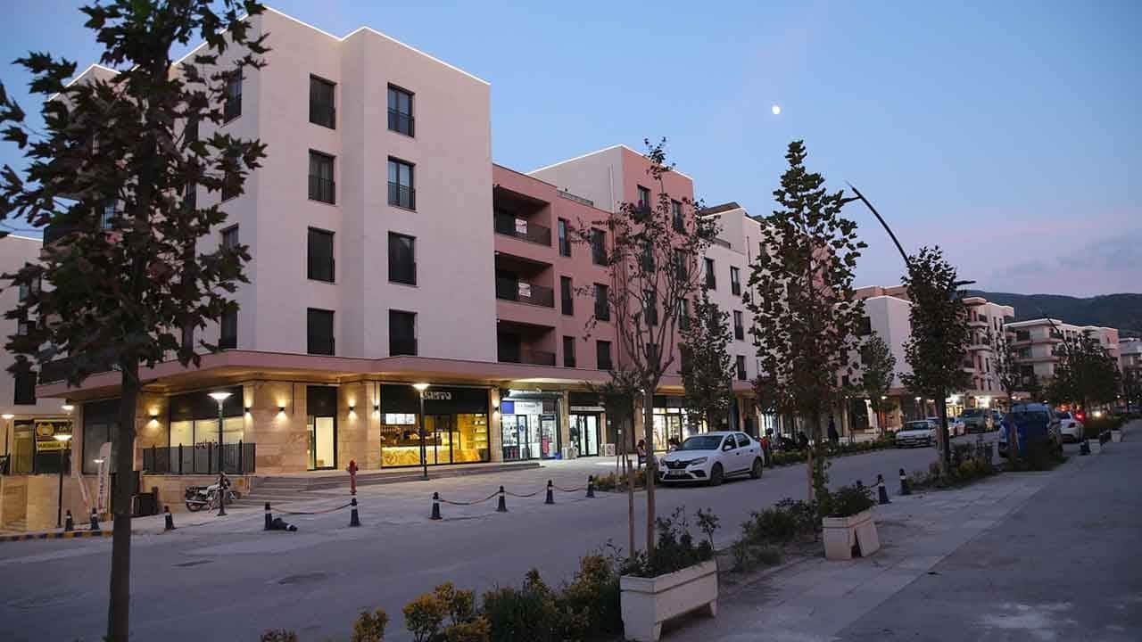Foto - Devlet 3 yılda silbaştan inşa etti: Hatay’da esnaf yeniden müşterilerini ağırlıyor