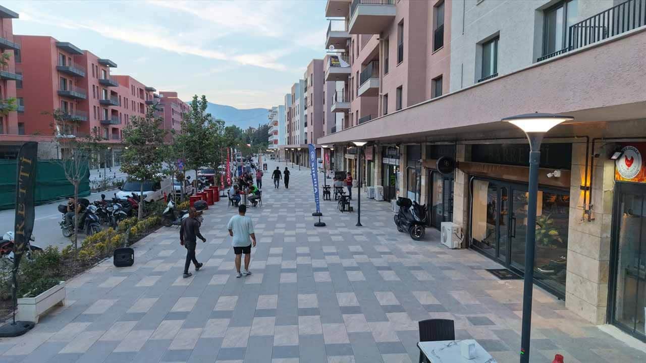 Devlet 3 yılda silbaştan inşa etti: Hatay’da esnaf yeniden müşterilerini ağırlıyor