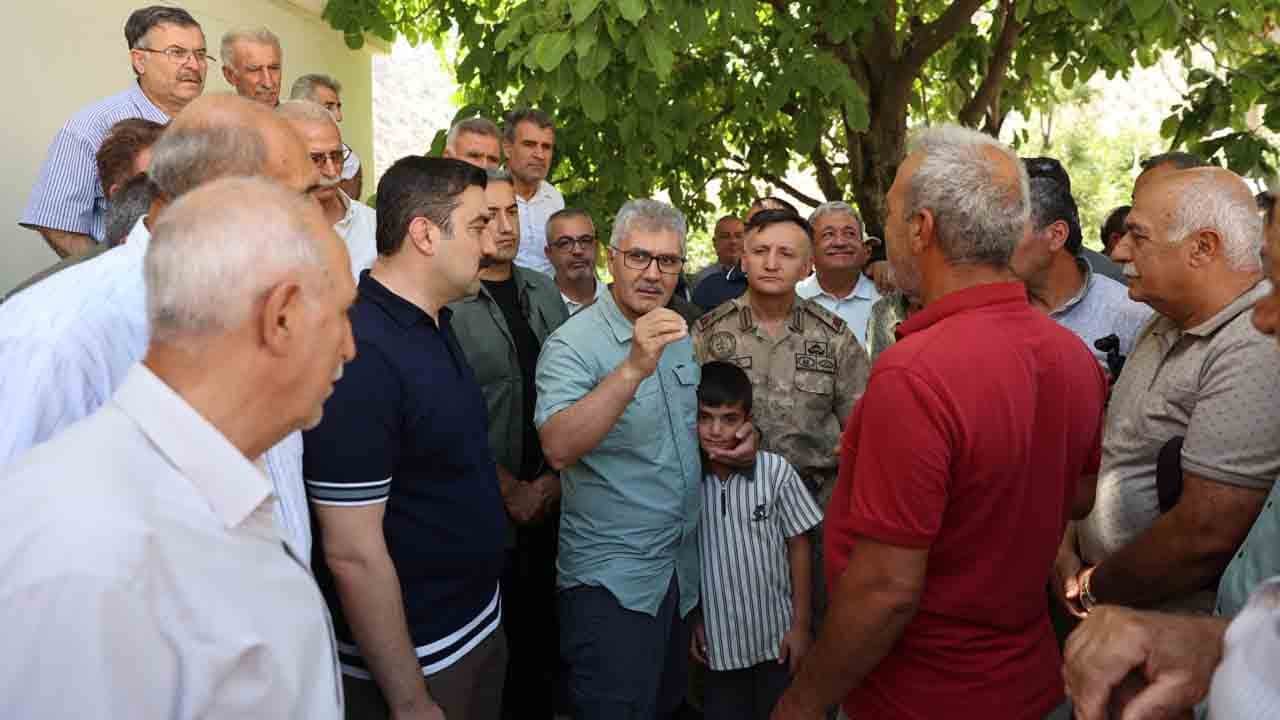 Foto - Devlet, millet ve Mehmetcik kucaklaştı: 42 yıl sonra ilk kez bir vali o topraklarda