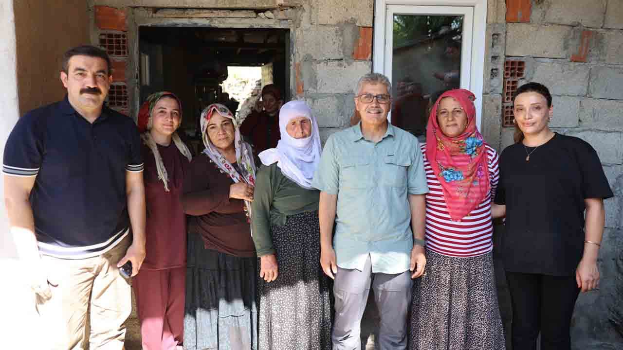 Foto - Devlet, millet ve Mehmetcik kucaklaştı: 42 yıl sonra ilk kez bir vali o topraklarda